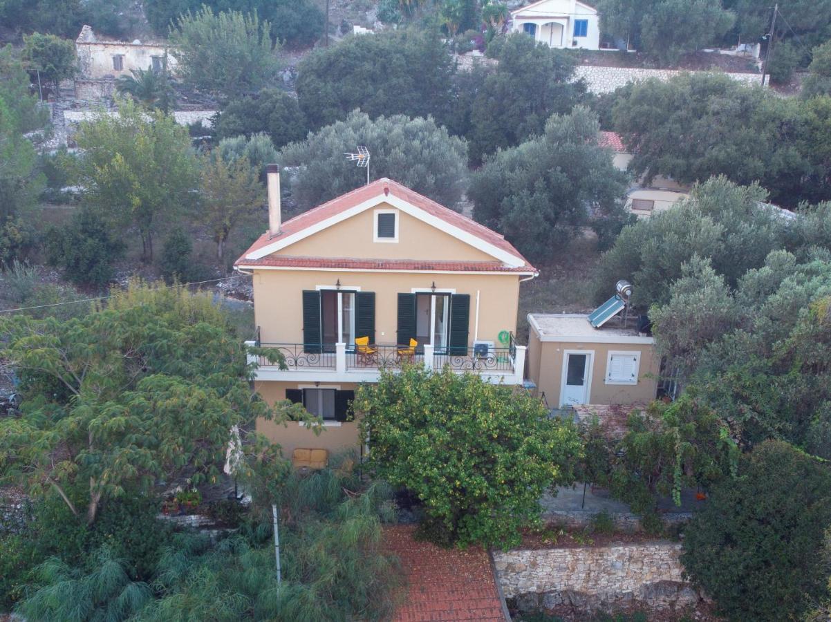 Almond Trees Cottage Divarata Esterno foto