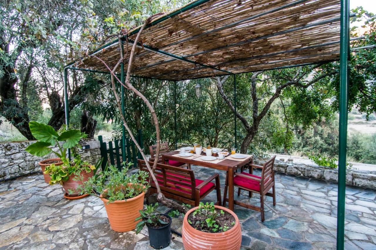 Almond Trees Cottage Divarata Esterno foto
